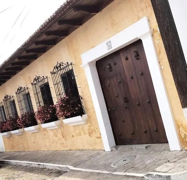 Casa Ivor Hartmann Volcan Antigua 0*,